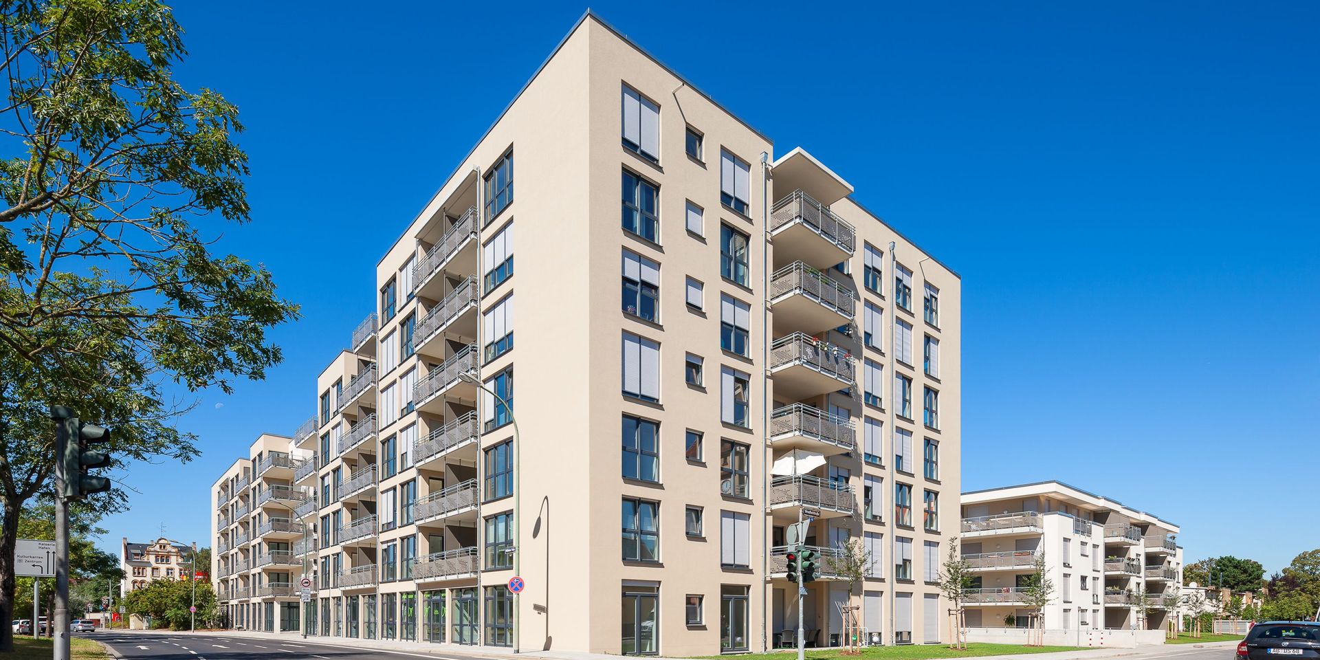 Die Wohnanlage Amadeus in Offenbach, Hessen - ein Gebäude der Projektbau GmbH aus Limburg an der Lahn, Hessen - Außenansicht der 230 Wohneinheiten mit darunterliegender Tiefgarage